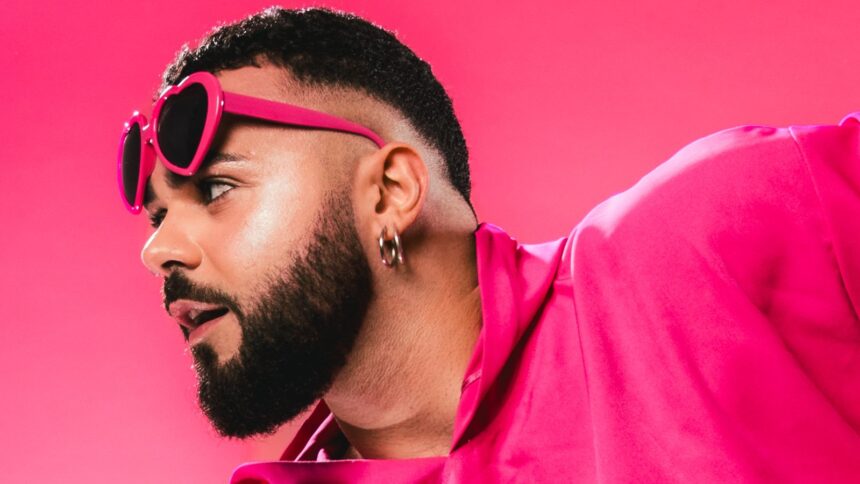 Akylas στη σκηνή της Eurovision μετά τη νίκη με το τραγούδι Ferto