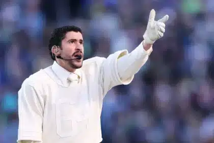 Bad Bunny με τη φανέλα Ocasio 64 στη σκηνή του Super Bowl 2026