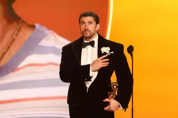 Bad Bunny στα Grammys 2026 κατά τη διάρκεια ιστορικής ομιλίας αποδοχής
