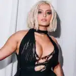 Η Bebe Rexha σε δημόσια εμφάνιση λίγο πριν την κυκλοφορία του άλμπουμ Dirty Blonde