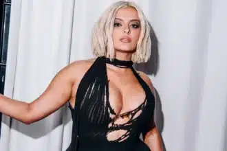 Η Bebe Rexha σε δημόσια εμφάνιση λίγο πριν την κυκλοφορία του άλμπουμ Dirty Blonde