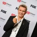 Billy Idol σε δημόσια εμφάνιση με αφορμή τα 50 χρόνια καριέρας και τη δεύτερη υποψηφιότητα στο Rock & Roll Hall of Fame
