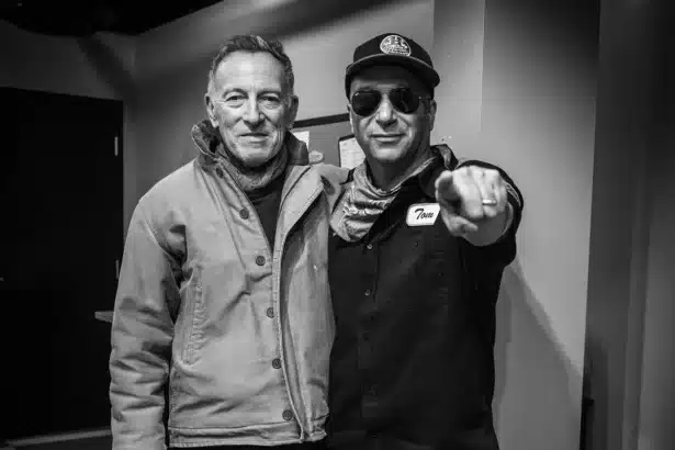 Bruce Springsteen και Tom Morello στη σκηνή στο Land Of Hope And Dreams Tour