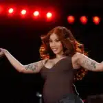 Cardi B σε live εμφάνιση μετά τη διαμάχη με σύμβουλο του Trump για τη Nicki Minaj