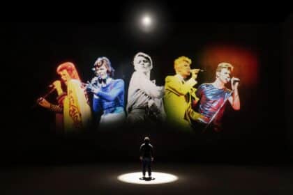 Σπάνιο αρχειακό υλικό του David Bowie σε immersive έκθεση στο Λονδίνο