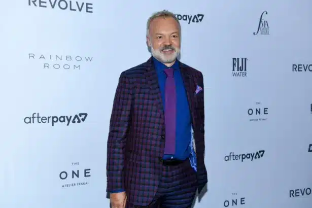 Graham Norton σε σύντομη εμφάνιση στο μουσικό βίντεο Opalite της Taylor Swift