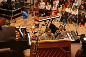 Help(2) charity album με Olivia Rodrigo και Arctic Monkeys στα Abbey Road