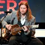 Ludwig Göransson στα BAFTAs 2026 με το βραβείο για το Sinners και HUNTR/X στη σκηνή