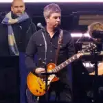 Noel Gallagher στη σκηνή λίγο πριν τα BRIT Awards 2026 στο Μάντσεστερ