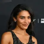 Olivia Dean με το βραβείο Grammy σε δημόσια εμφάνιση