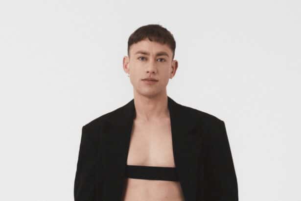Olly Alexander μιλά για φήμη, επιβεβαίωση και LGBTQ ακτιβισμό σε πρόσφατη συνέντευξη