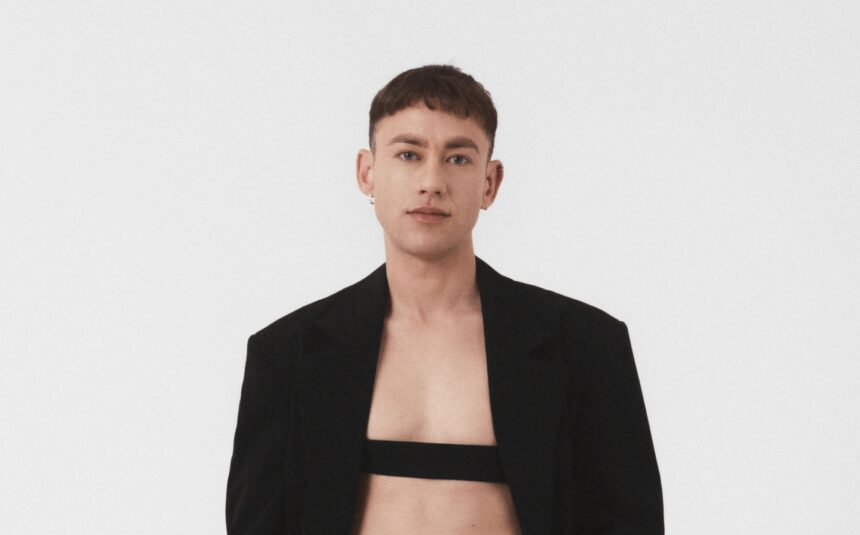 Olly Alexander μιλά για φήμη, επιβεβαίωση και LGBTQ ακτιβισμό σε πρόσφατη συνέντευξη