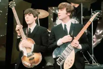 Paul McCartney και John Lennon το 1966 πριν τη διάλυση των Beatles