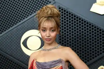 PinkPantheress στα BRIT Awards 2026 ως πρώτη γυναίκα Παραγωγός της Χρονιάς