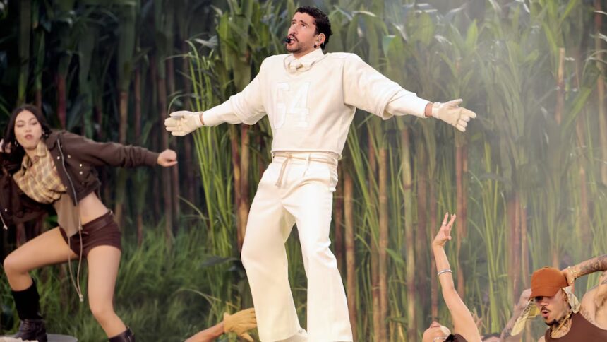 Bad Bunny με Lady Gaga και Ricky Martin στο Super Bowl halftime show