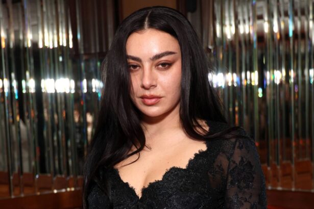 Charli XCX σε νέα horror ταινία του Takashi Miike με γυρίσματα στην Ιαπωνία