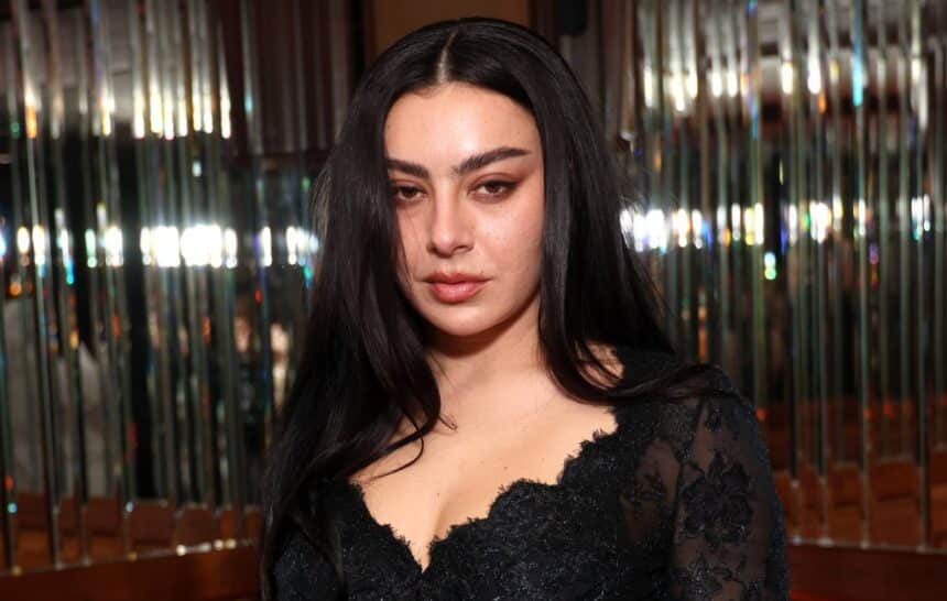 Charli XCX σε νέα horror ταινία του Takashi Miike με γυρίσματα στην Ιαπωνία