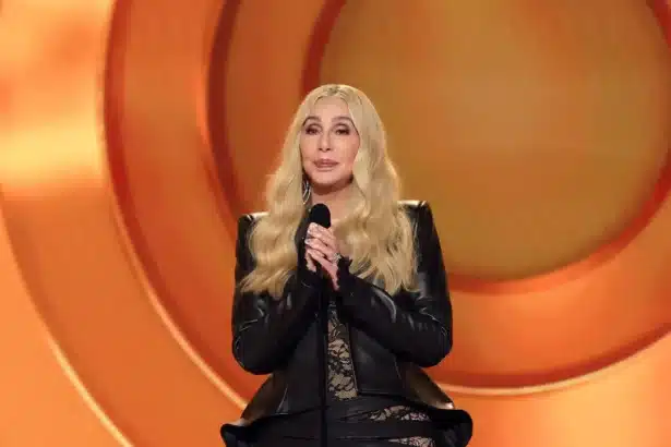 Η Cher στη σκηνή των Grammys 2026 κατά την απονομή του Βραβείου Συνολικής Προσφοράς