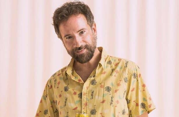 Κωστής Μαραβέγιας στο art cover του single «Μπαμπά σ’ αγαπώ» από τη σειρά του Alpha