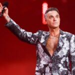 Robbie Williams τραγουδά το No More Tears προς τιμήν του Ozzy Osbourne στα BRIT Awards 2026