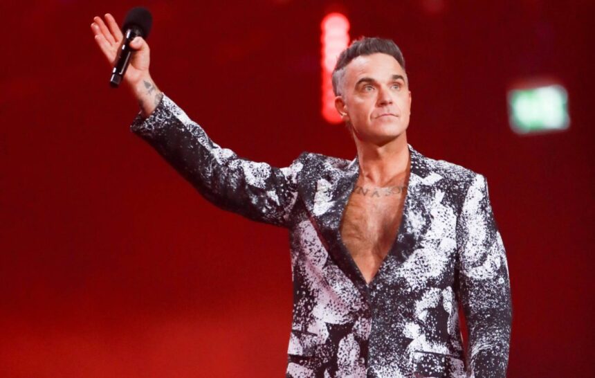 Robbie Williams τραγουδά το No More Tears προς τιμήν του Ozzy Osbourne στα BRIT Awards 2026
