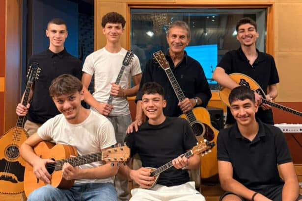 Οι Τεκετζήδες μαζί με τον Γιώργο Νταλάρα στο στούντιο