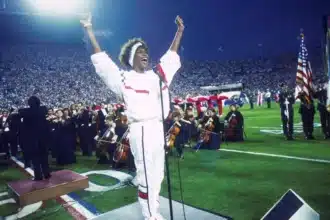 Whitney Houston ερμηνεύει τον εθνικό ύμνο στο Super Bowl 1991
