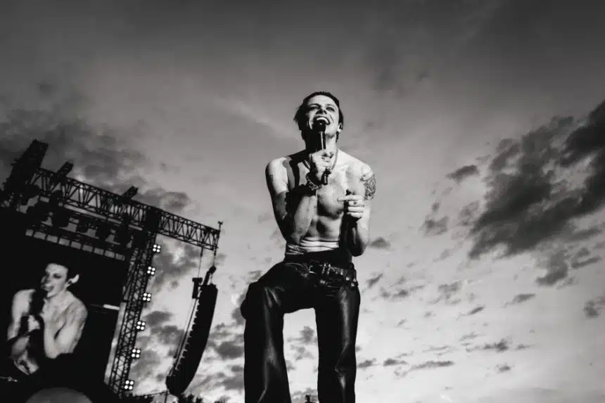 Yungblud ανακοινώνει το διεθνές Bludfest 2026 στην Τσεχία