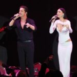 Η Ήβη Αδάμου και ο Νίκος Οικονομόπουλος στη σκηνή σε κοινή εμφάνιση κατά τη διάρκεια της σεζόν