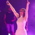 Klavdia σε σκηνική εμφάνιση με έμφαση στη διεθνή καριέρα και το νέο ντουέτο