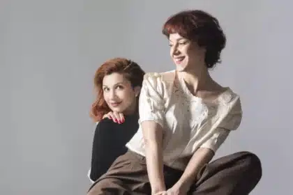 Ανδριάνα Μπάμπαλη και Πέννυ Μπαλτατζή σε ζωντανή εμφάνιση στο Θέατρο Άλσος