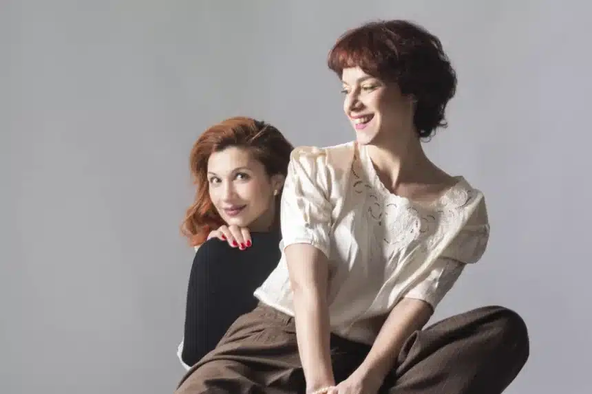 Ανδριάνα Μπάμπαλη και Πέννυ Μπαλτατζή σε ζωντανή εμφάνιση στο Θέατρο Άλσος