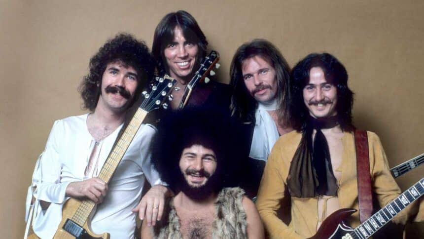 Tommy DeCarlo τραγουδιστής των Boston σε συναυλία της rock μπάντας Boston