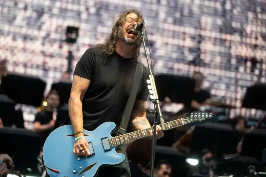 Dave Grohl σε συναυλία των Foo Fighters, αναφορά στην απώλεια του Taylor Hawkins και τη συναισθηματική του εξομολόγηση