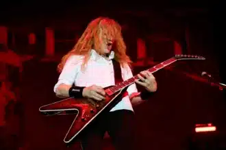 Dave Mustaine στη σκηνή με Megadeth το 2025, σχετικό με τη μάχη με τον καρκίνο και τη νέα αυτοβιογραφία