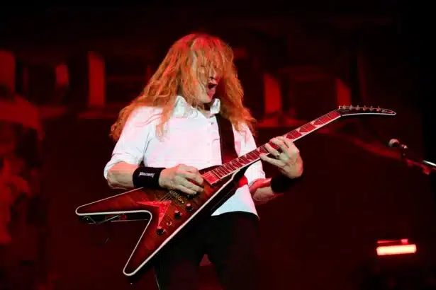 Dave Mustaine στη σκηνή με Megadeth το 2025, σχετικό με τη μάχη με τον καρκίνο και τη νέα αυτοβιογραφία