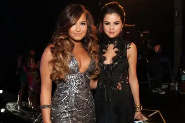 Demi Lovato μιλά για τις συγκρίσεις με Selena Gomez και Miley Cyrus στα χρόνια του Disney Channel