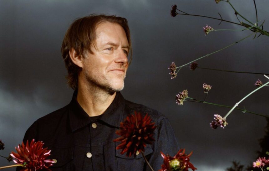 Ed O’Brien κιθαρίστας Radiohead παρουσιάζει το Blue Morpho σε νέα προσωπική μουσική κατεύθυνση