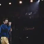 Harry Styles στη συναυλία One Night Only Manchester παρουσιάζοντας το άλμπουμ Kiss All the Time Disco Occasionally