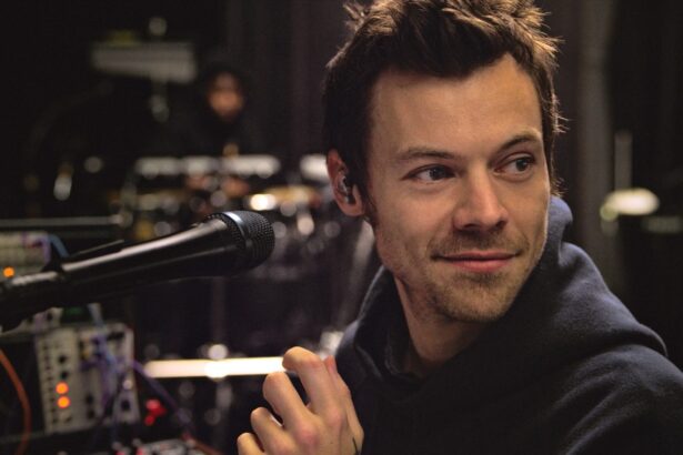 Harry Styles μιλά για το νόημα του τραγουδιού Dance No More από το νέο άλμπουμ του