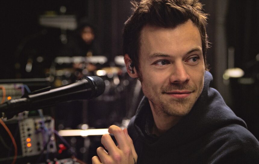 Harry Styles μιλά για το νόημα του τραγουδιού Dance No More από το νέο άλμπουμ του