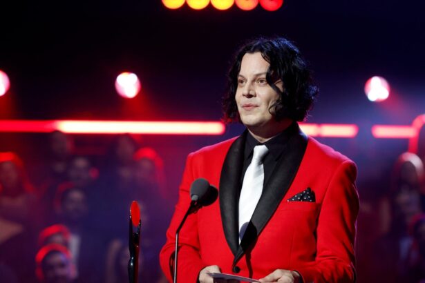 Jack White μουσικός σε συνέντευξη για τους στίχους και τη μουσική του