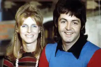 Paul McCartney και Linda McCartney μαζί σε στιγμή που αποτυπώνει τη βαθιά προσωπική και δημιουργική τους σχέση