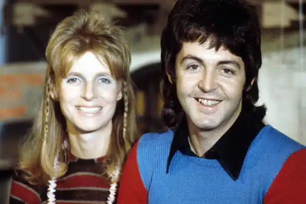 Paul McCartney και Linda McCartney μαζί σε στιγμή που αποτυπώνει τη βαθιά προσωπική και δημιουργική τους σχέση