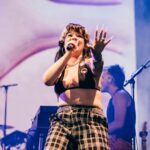 Lola Young live εμφάνιση στο Glastonbury συναυλία