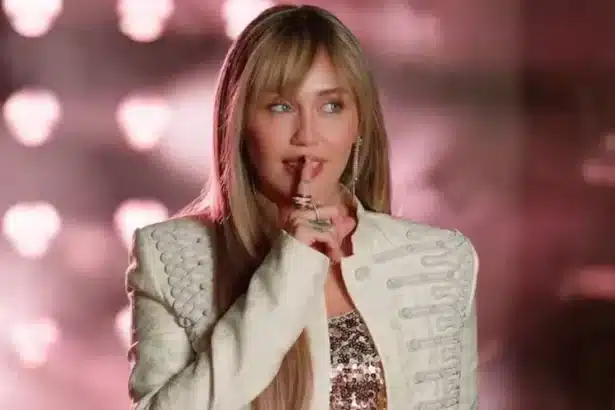 Miley Cyrus: Επιστροφή ως Hannah Montana 20 χρόνια μετά