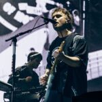 Sam Fender περιοδεία People Watching Youth Music δωρεά νέοι μουσικοί