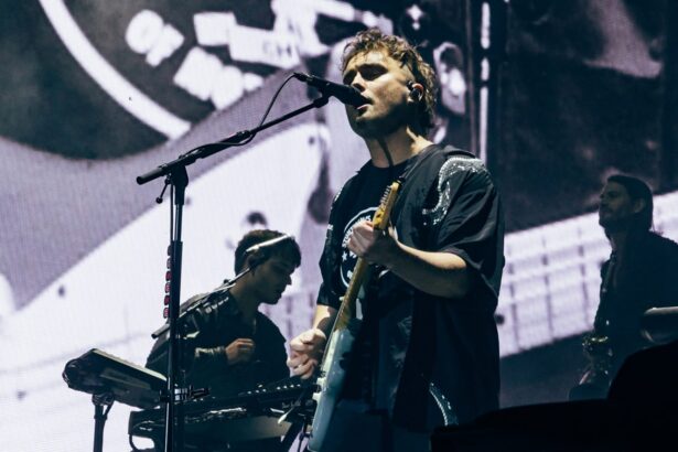 Sam Fender περιοδεία People Watching Youth Music δωρεά νέοι μουσικοί