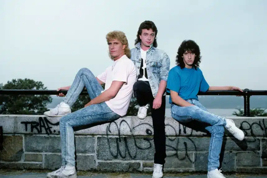 The Outfield Your Love music video ένα δισεκατομμύριο προβολές στο YouTube