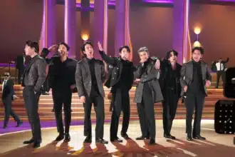 Οι BTS στη σκηνή λίγο πριν την πρώτη τους εμφάνιση στις ΗΠΑ μετά από τέσσερα χρόνια